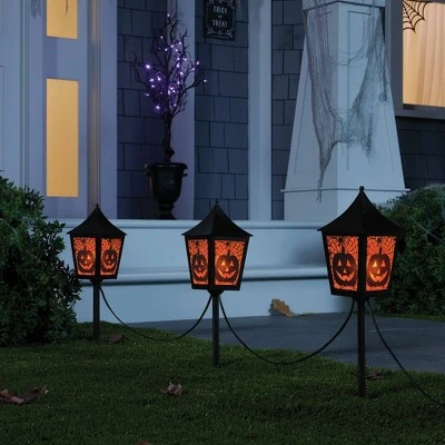 Hyde & EEK! Boutique LED Jack-O'-Lantern Flicker Effect Halloween Novelty Path Light - Hyde & EEK! Boutique™ 1 Hyde & EEK! Boutique LED Jack-O'-Lantern Flicker Effect Halloween Novelty Path Light - Hyde & EEK! Boutique™