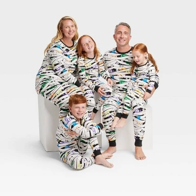 Toddler Glow-In-The-Dark Mummy Halloween Matching Family Pajama Set - Hyde & EEK! Boutique™ White 3 Toddler Glow-In-The-Dark Mummy Halloween Matching Family Pajama Set - Hyde & EEK! Boutique™ White - Image 3