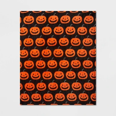 Hyde & EEK! Boutique Jack-O-Lanterns Printed Plush Halloween Throw Blanket - Hyde & EEK! Boutique™ 2 Hyde & EEK! Boutique Jack-O-Lanterns Printed Plush Halloween Throw Blanket - Hyde & EEK! Boutique™ - Image 2